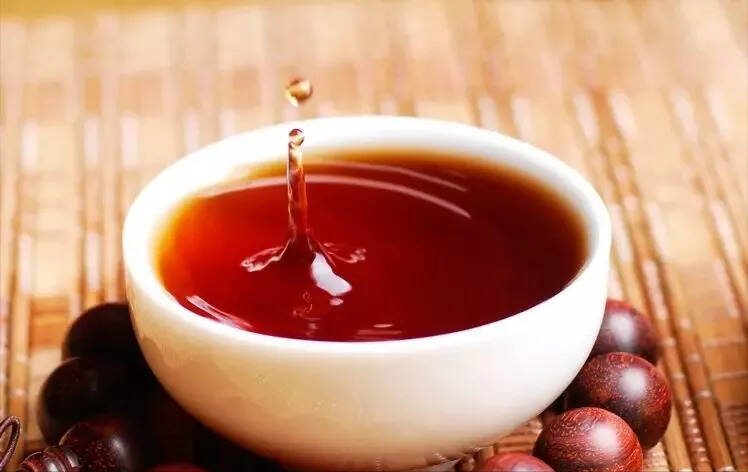 有些普洱茶中的酸味是如何产生的？还能喝吗？