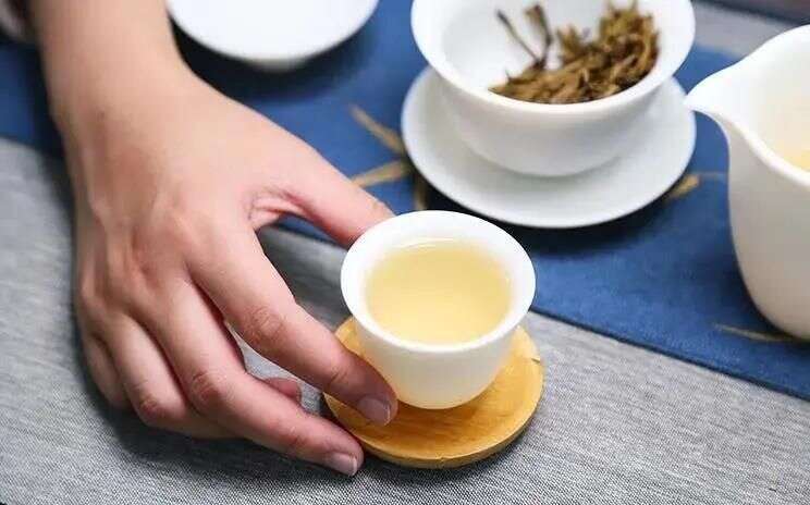 泡白茶，如何控制茶汤的浓度？