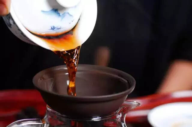怎样减轻普洱茶的仓味？