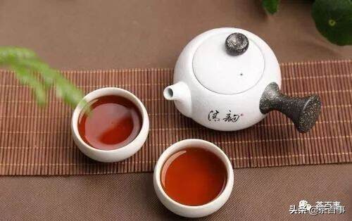 饮茶常识之茶汤面上有油脂的茶能喝吗？