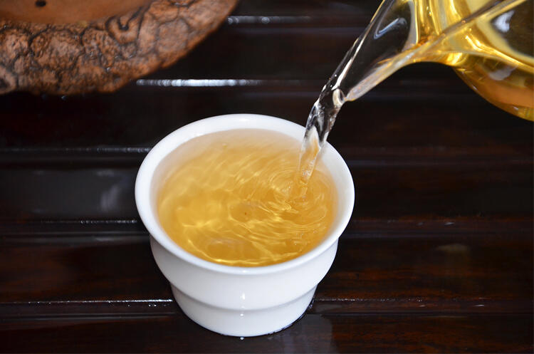 走过最多的路是古树茶的套路，喝过最深的路是普洱茶的水路