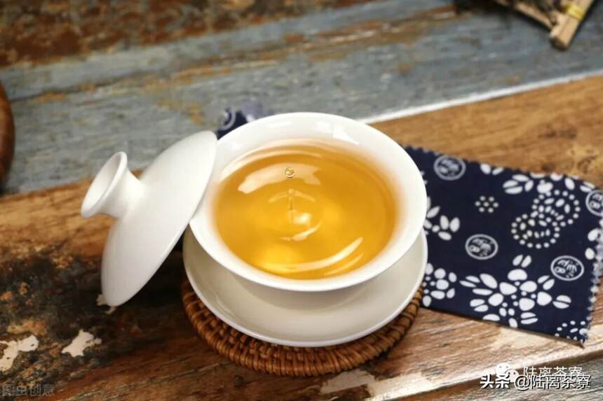看茶摸茶，闻香观色。品鉴普洱茶有哪些技巧？