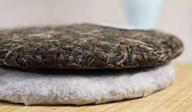 普洱茶古树纯料与拼配的区别，后期陈化哪个更优？