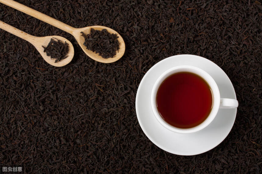 黑茶中的珍品：普洱茶、茯砖茶、千两茶