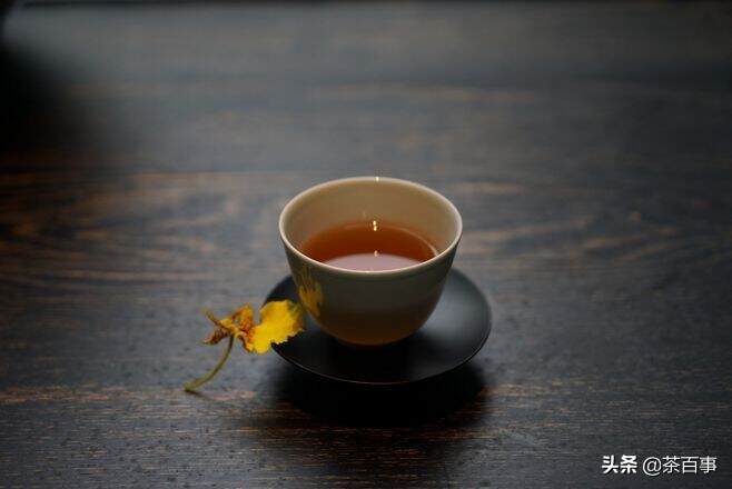 春天适合喝普洱生茶还是熟茶，看常年喝普洱茶的人怎么说
