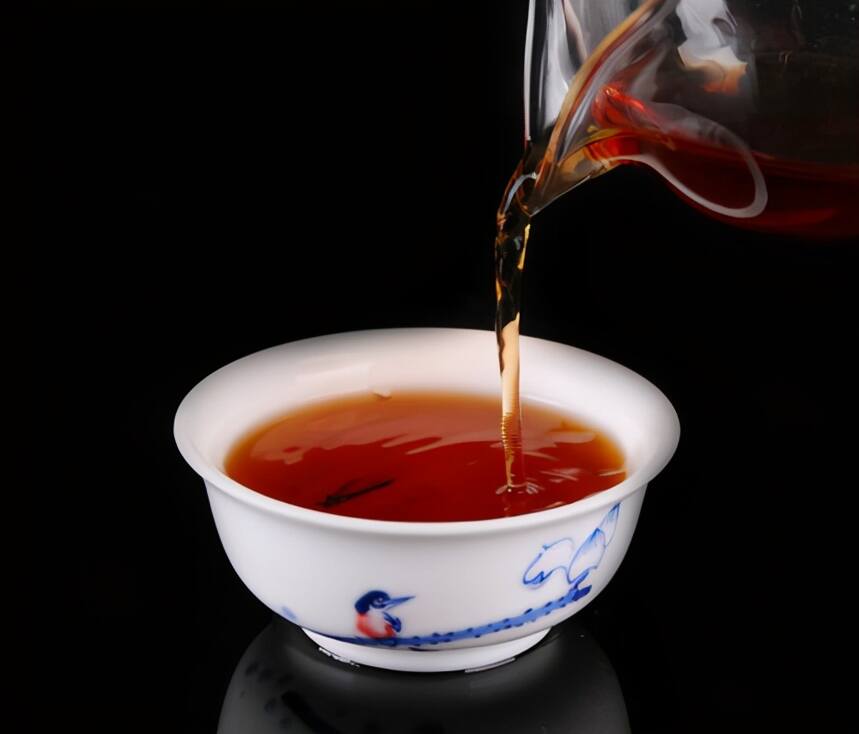解读：普洱茶外包装“茶”字的颜色，不同的颜色代表不同的普洱茶