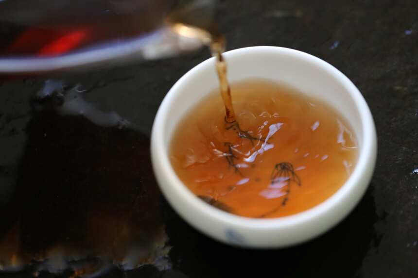 夏季喝生茶好还是熟茶好，普洱茶存储应该注意哪些？