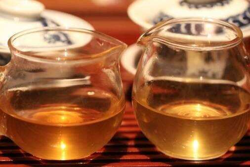教你鉴别普洱古树茶和台地茶，对比冲泡露馅了