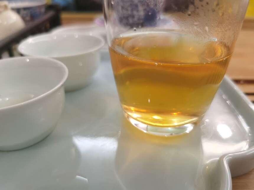虎山行普洱开汤之——中茶翡翠版八八青