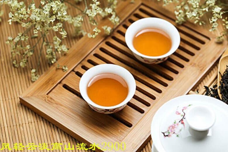 “武夷岩茶”最富于变化，香多味浓韵长，汤色橙黄，甘香清甜