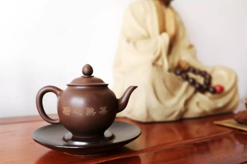 熟茶为什么要选“建水紫陶壶”冲泡