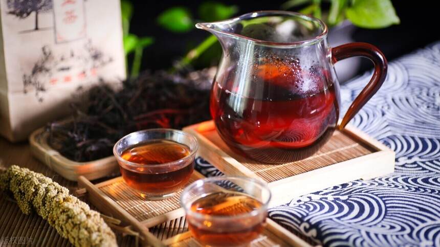 黑茶中的黑马六堡茶：广西苍梧特产、红、浓、陈、醇、4大特色