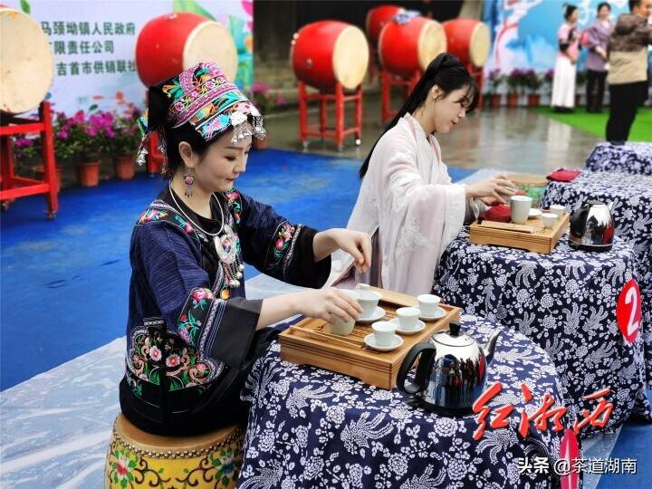 吉首市举办湘西黄金茶“金手指”手工采茶技能大赛