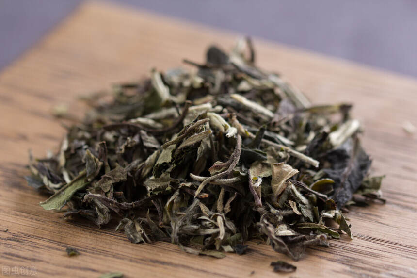 白茶为什么被称为“茶中瑰宝”？哪种白茶更适合放成老白茶？