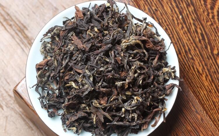 舌尖上的东方美人茶，一杯茶尽享乌龙茶与红茶的“双重利好”