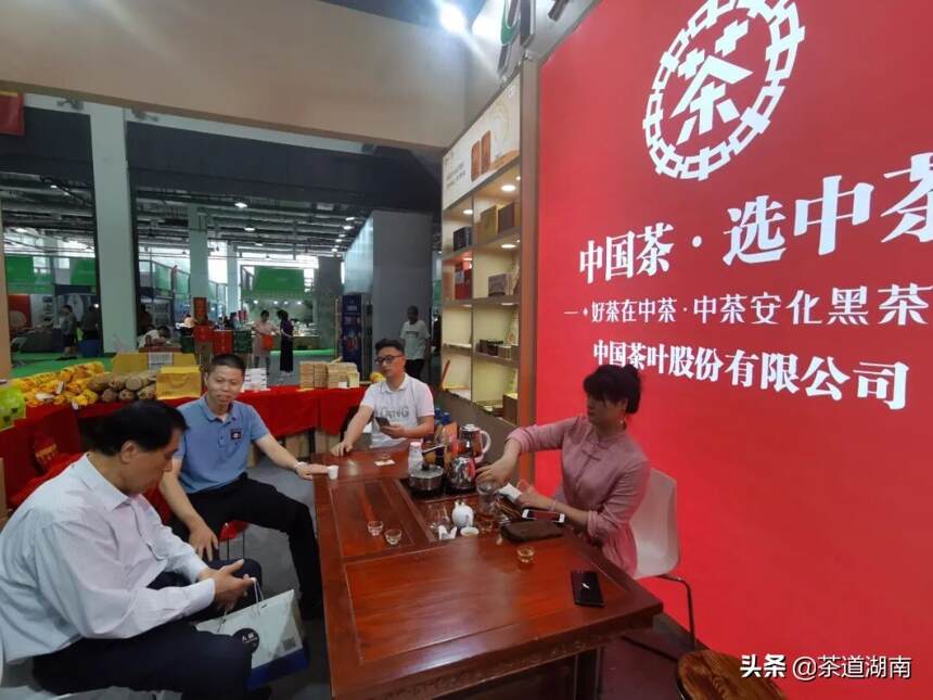 省茶业战略专家曹文成一行参观2021第十三届湖南茶文化节