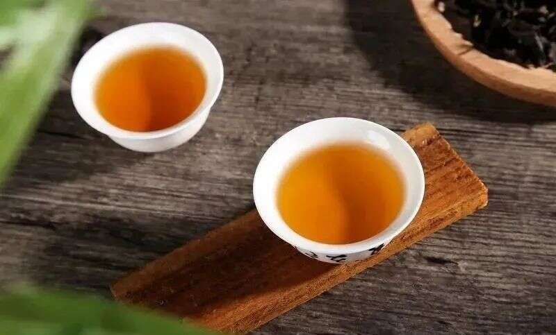 红茶汤色，是偏红色好还是偏黄色好？
