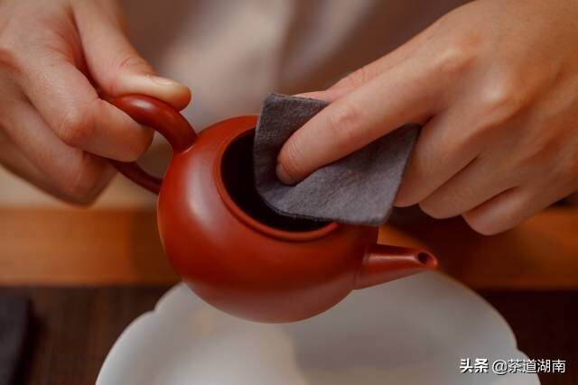 喝茶为什么要及时清除茶垢？