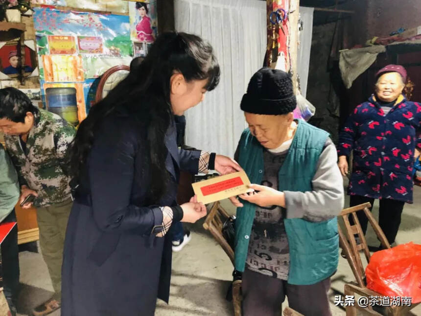 湖南省茶业协会赴凤凰开展扶贫专项活动