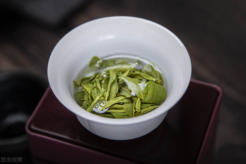 你知道“龙井毛峰”吗？来自安徽，绿茶大家族中的“毛尖与毛峰”