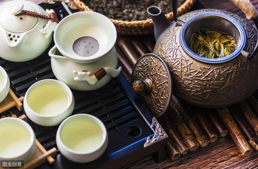 夏茶“苦涩”，清热解暑；秋茶“平和”养阴降燥