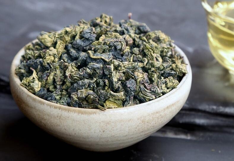 这种乌龙茶产量不多，俗称“透天香”，想不到是乌龙茶里的明前茶