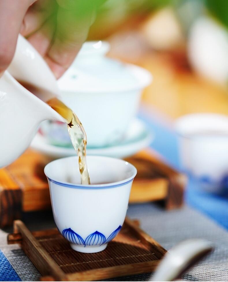 成为喝茶高手之前的第一课，先学会认识起霜的茶叶