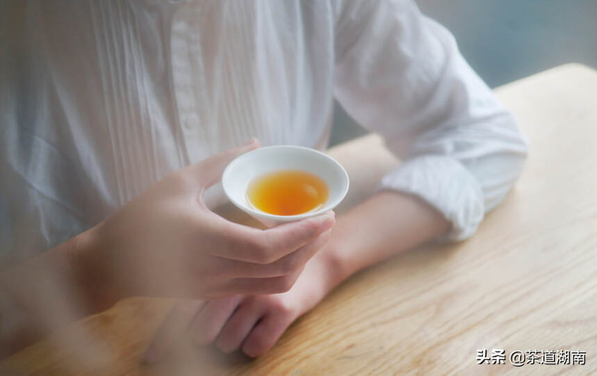 常喝茶和喝白开水有什么区别？