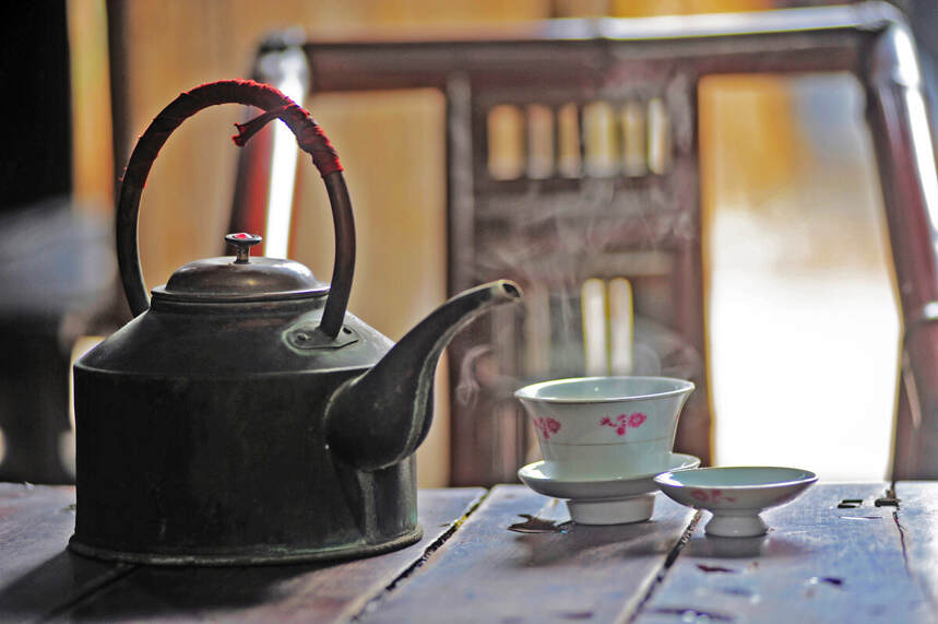 大雪纷飞季，炉旁围坐，听茶沸之音，品茶之精华，享煮茶之乐