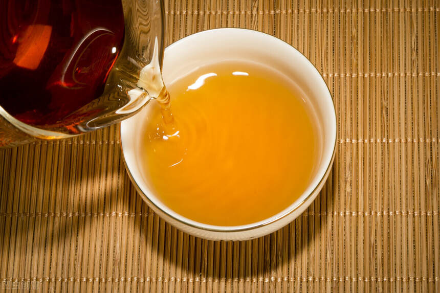 云南滇红与普洱茶的区别：茶系、分类、品质、工艺、存储、都不同