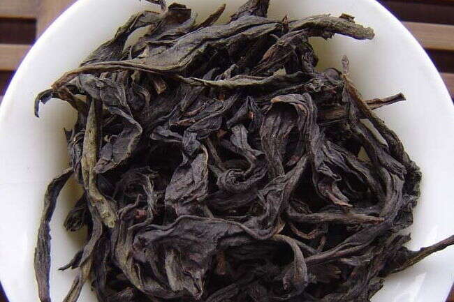 老丛水仙茶的“丛味”中含有：木质味、青苔味、糙米味、香醇回甘