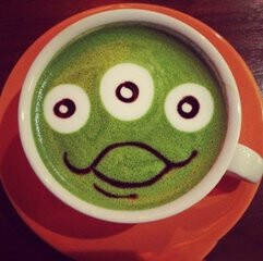 绿色的粉沫调成糊状，也是一道茶！