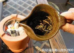 “烤茶”的浓烈干香，竹香伴茶香“鲜”气足，哈尼人的最爱，