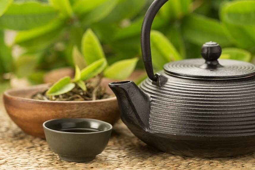 以茶入膳古来有之，中国茶配中国菜，称之为“茶膳”，完美搭档