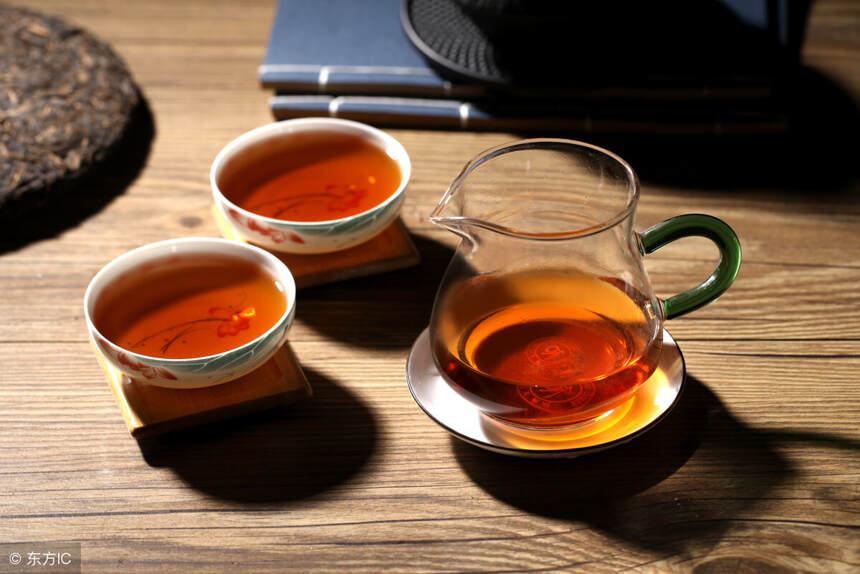 只有「黑茶」分“生熟”，生茶苦涩，熟茶陈香