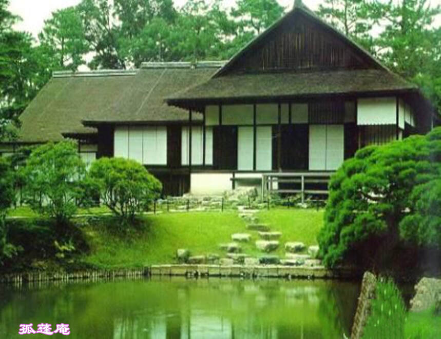 日本的草庵茶室，室内有极简雅拙之美、室外乾坤容大、美在其外