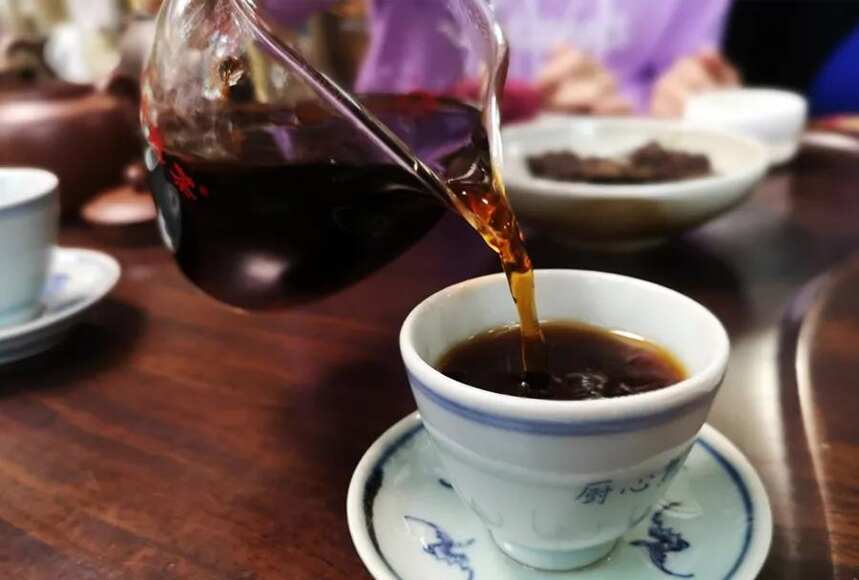 冬日茶会｜熟茶正当时，品厨心熟道技艺的拼配典范“乌金”气韵