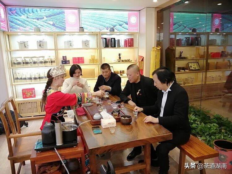 “新化红”城市中轴品牌茶店建立