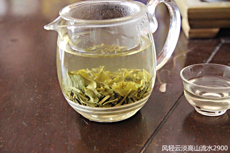 云南腾冲的炒青绿茶，“磨锅茶”贵在一个“磨”字，熟玉米糯香飘