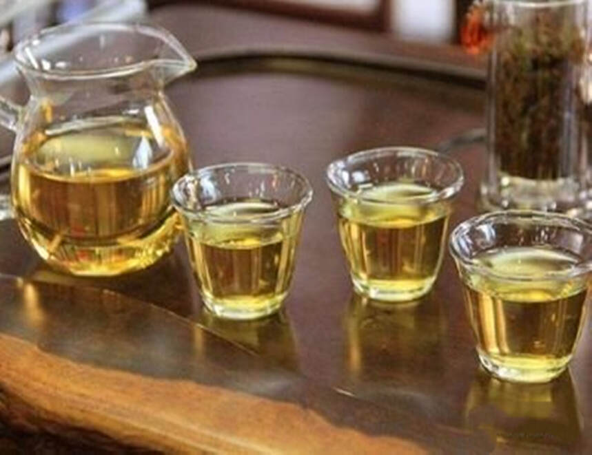 唯崇州独有的“枇杷茶”，少有的大叶种绿茶，滋味甘醇，茶香悠扬