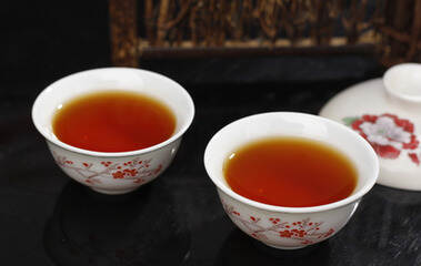 喝红茶用白瓷，茶的品质细节全部看得见