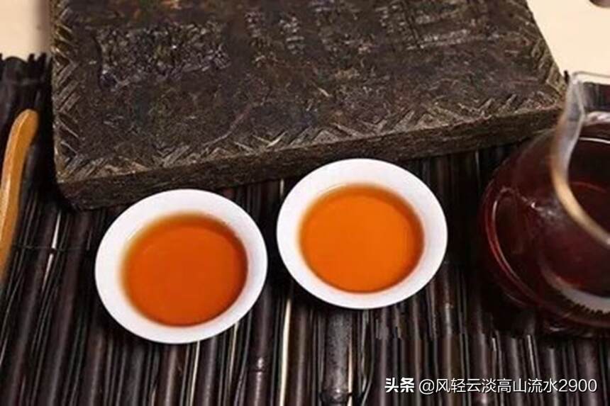 藏茶的特点：红、浓、醇、陈、似深沉的老人，绵柔温润、幽香陈韵