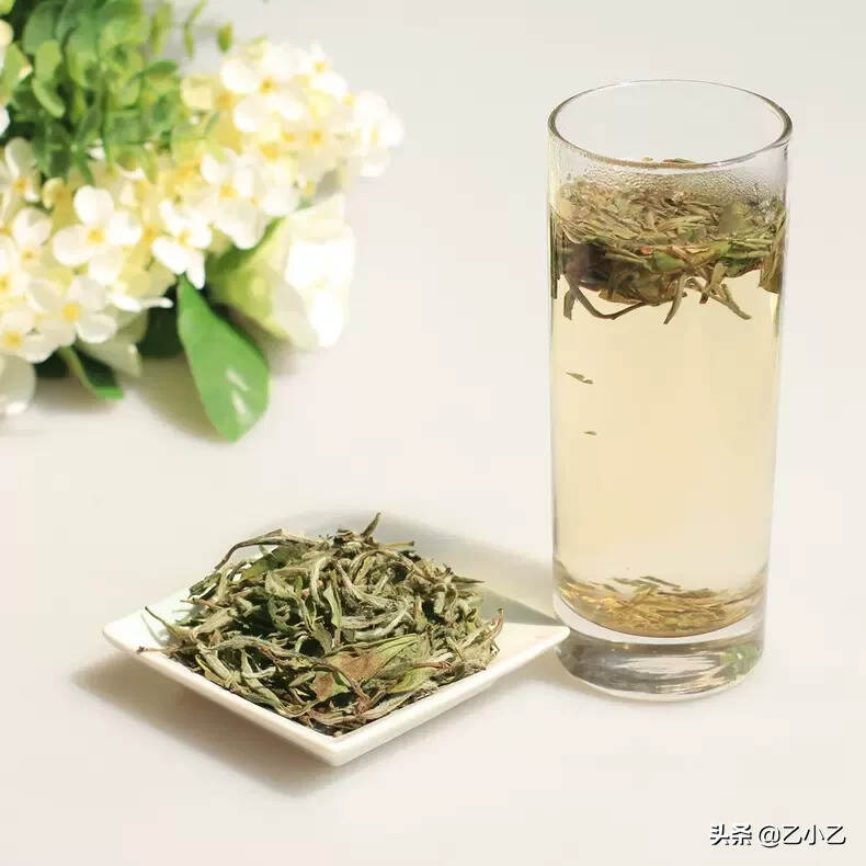 通过品质特征区分绿茶和白茶是最实用的