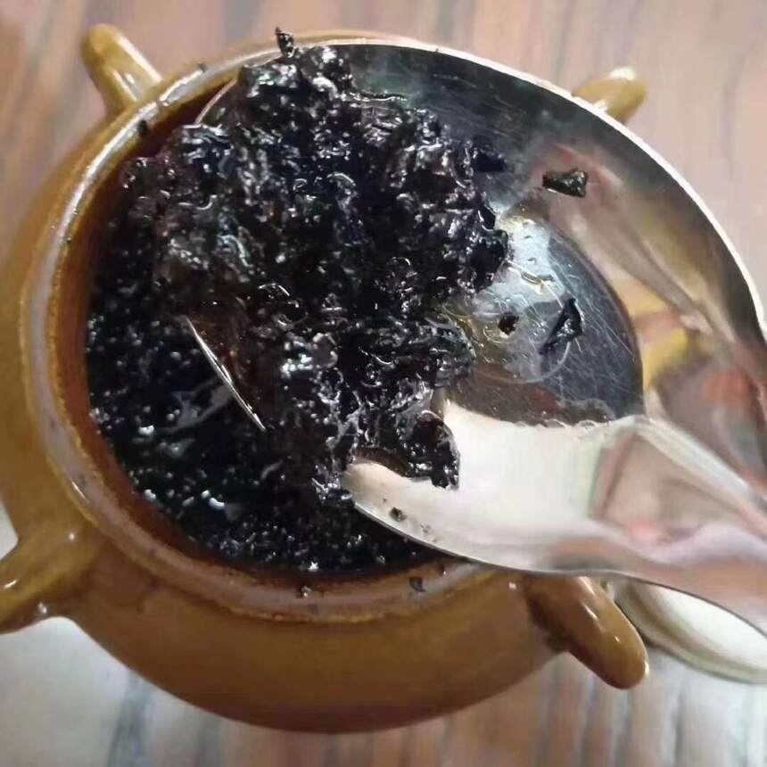 “铁观音蜜茶”，是安溪土茶、色泽乌亮、蜜香浓郁、甘醇绵润爽韵