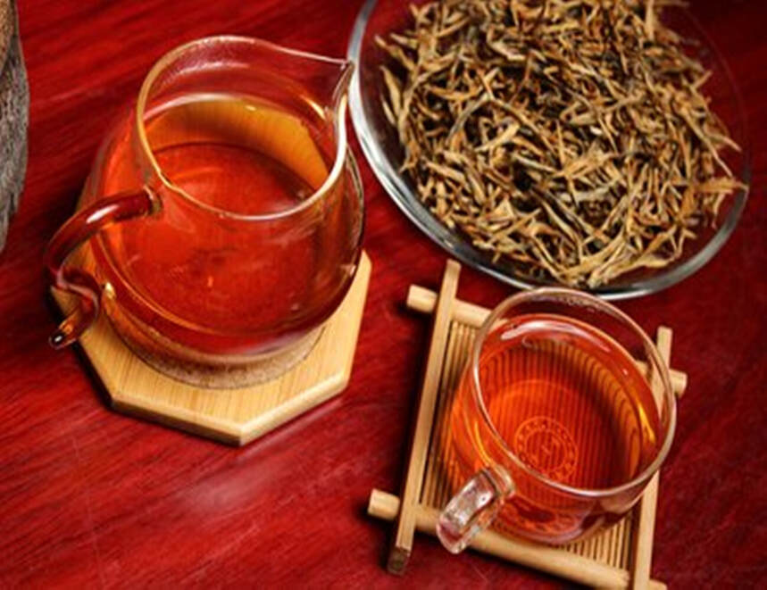 云南滇红与普洱茶的区别：茶系、分类、品质、工艺、存储、都不同