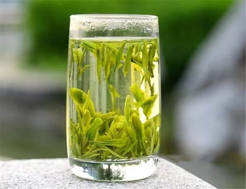 龙岩斜背茶：汤色黄绿明亮、滋味浓醇回甘、有鲜橄榄般的回甜口感