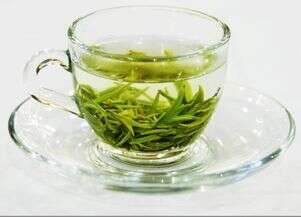 明前茶“嫩”，是茶中极品；雨前茶“鲜”，是茶中上品