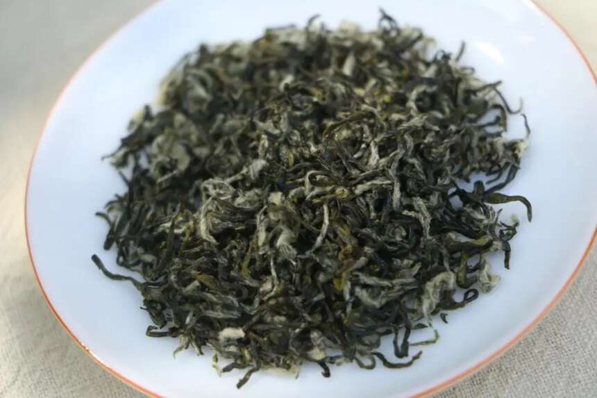 中国茶里的顶级毫茶TOP5，有绿茶有白茶，毫越多茶叶越贵