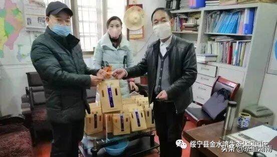 绥宁“金水湾”向疫情防控一线捐赠野生白茶700余袋