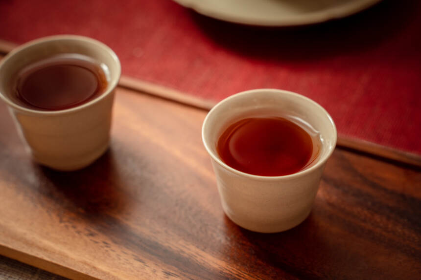 红茶和绿茶，谁的刺激性更强？